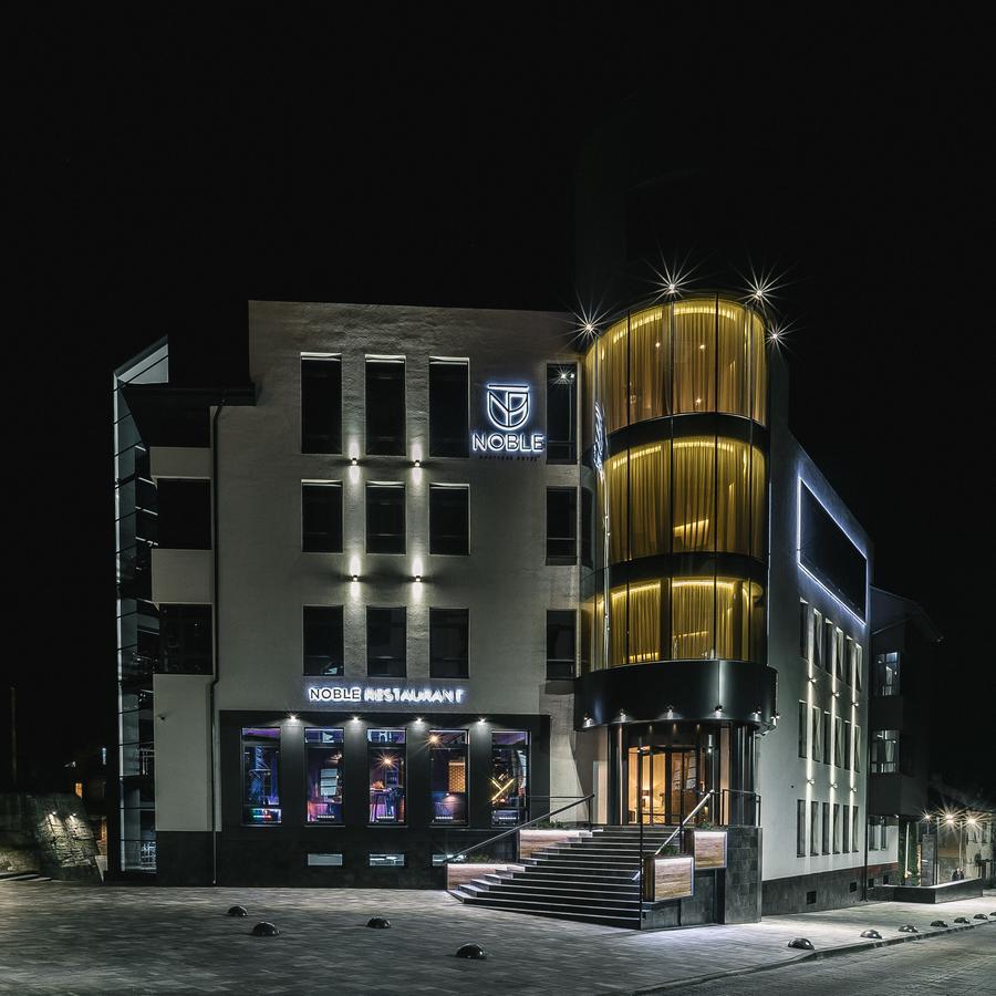 Noble Boutique Hotel Lutsʼk Dış mekan fotoğraf